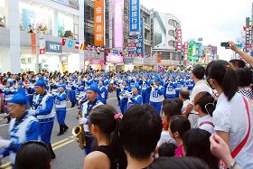 天国乐团为管乐节游行带来欢庆高潮